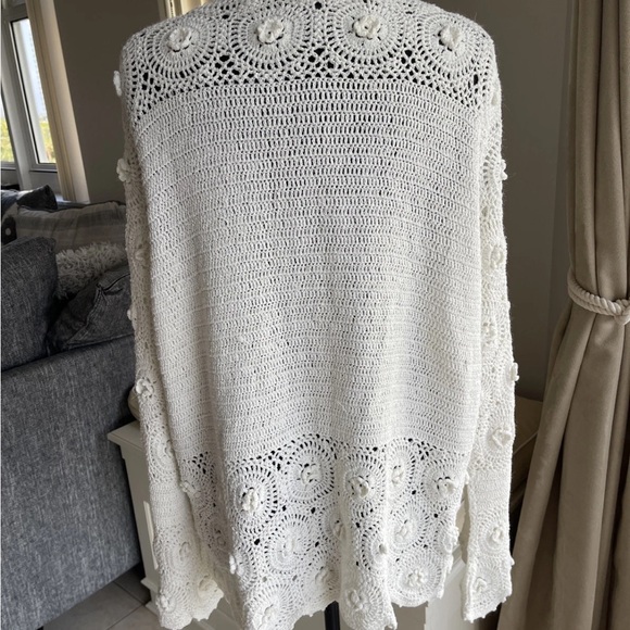 Josephine CHAUS boho Flower Knit Crochet WHITE SWEATER PULLOVER  SIZE 2 - Picture 3 of 7